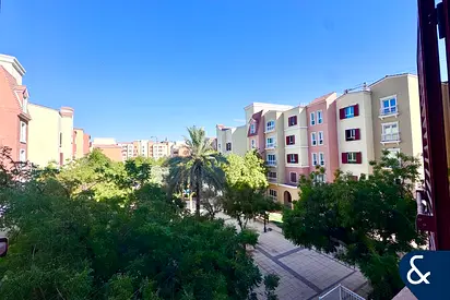 Spacious 1 Bed | V.O.T | Close to Metro