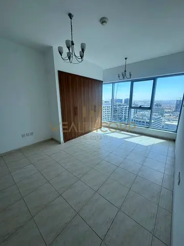 Vacant | Large Open Kitchen & Living Space | Skycourts E