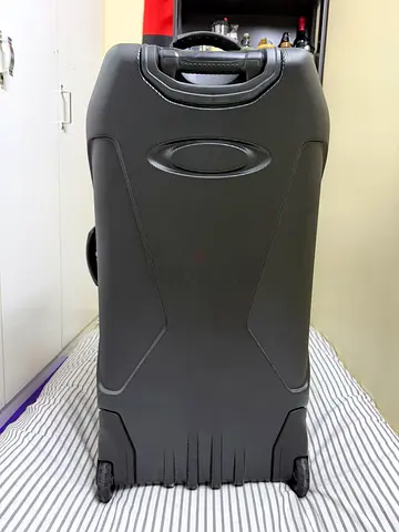 Oakley Fp 115L Roller Bag in Blackout