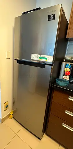 Samsung top-freezer refrigerator, excellent condition, 320 ltrs