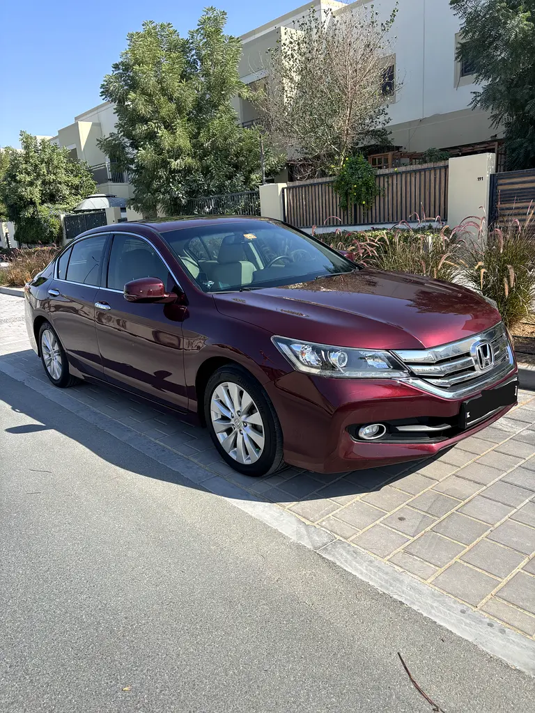Honda Accord 2016 — photo 1 of 8