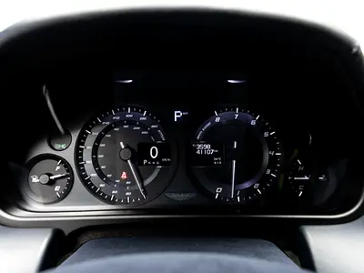2019 Aston Martin RAPIDE — миниатюра 13