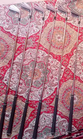 Set of 6 Steel Golf Irons -just 1 month used Good Condition