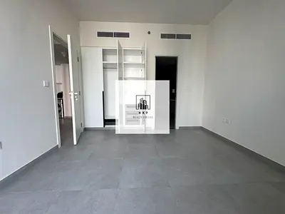 Spacious luxurious 1bhk apartment with balcony 2 bathroom