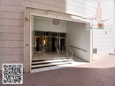 للبيع بعجمان بنايه للبيع بالجرف2 زاويه شارعين سكني تجاري G+2  مساحه الارض 5920 قدم  العمر 6 سنوات الدخل الحالي 468.000 قابل للزيادة  المطلوب 6M