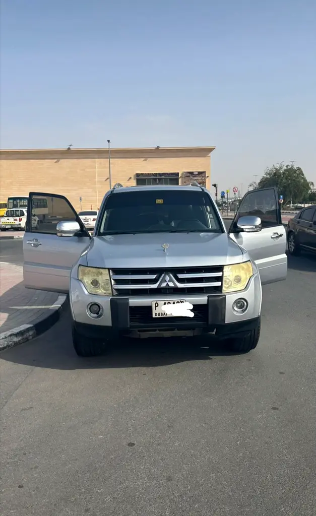 Mitsubishi Pajero 2008 — photo 1 of 7