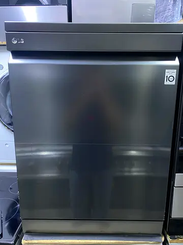 LG QuadWash Steam 3 rack Dishwasher  Matte Black