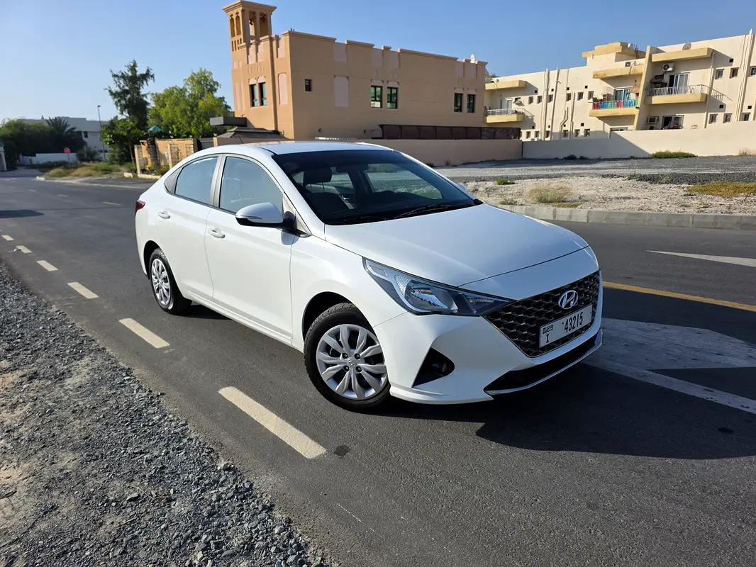 Hyundai Accent 2022 — photo 1 of 7