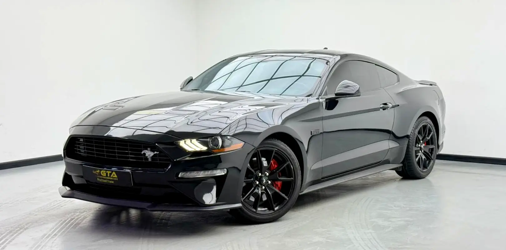 Ford Mustang 2021 — photo 1 of 15