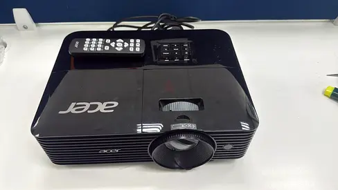 Acer Portable Projector with Remote and screen - Good Working Condition