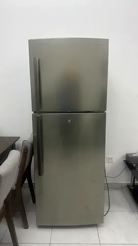 Samsung Top Freezer Refrigerator 173cm – Excellent Working Condition – Selling Due to Upgrade