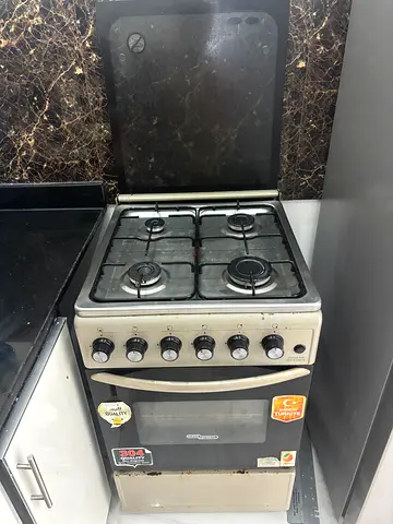 Cooker with cylinder