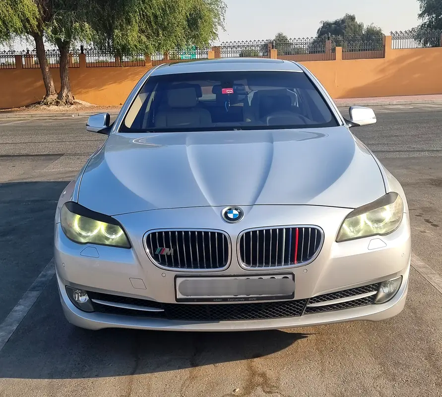 BMW 5-Series 2011 — photo 1 of 6