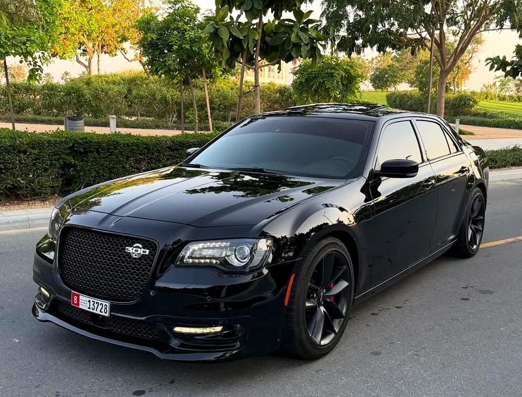 Chrysler 300C 2023 — photo 1 of 19