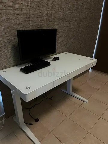 Modern White Glass Office / Computer Desk – USB / USB-C Charging + Wireless Charging + Built-in spk