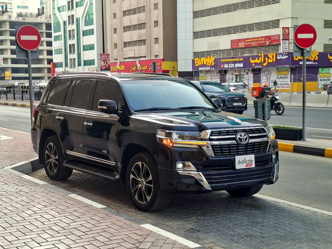 Toyota Land Cruiser 2021 — photo 1 of 17