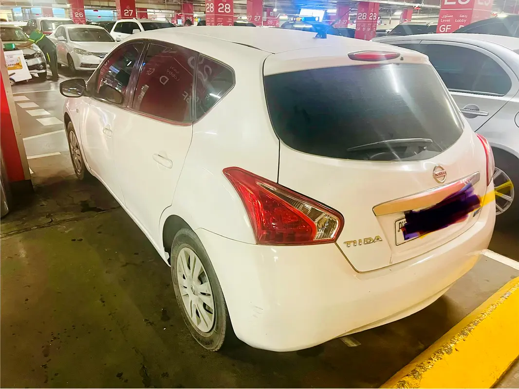 Nissan Tiida 2014 — photo 1 of 3