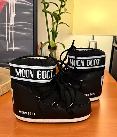 Moon Boots - New
