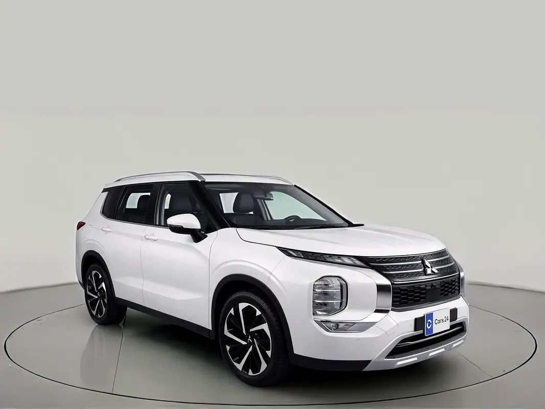 Mitsubishi Outlander 2024 — photo 1 of 13