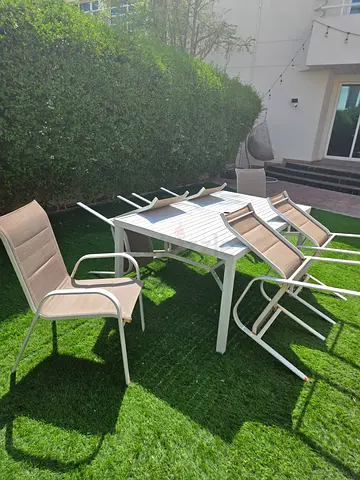 Outdoor table + 6 chairs