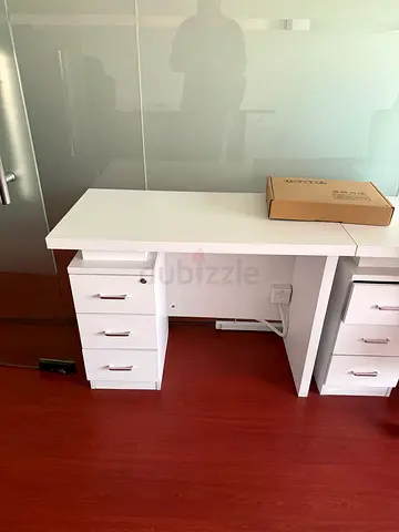 Office desks for sale urgently