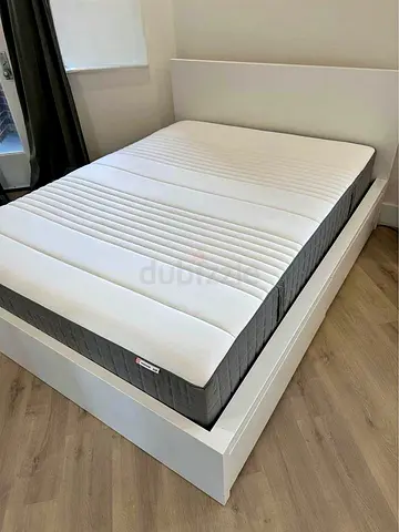 IKEA Bed and mattres / queen size