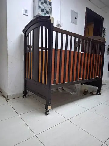 Wooden Baby Crib in Good Condition, Dark Brown
