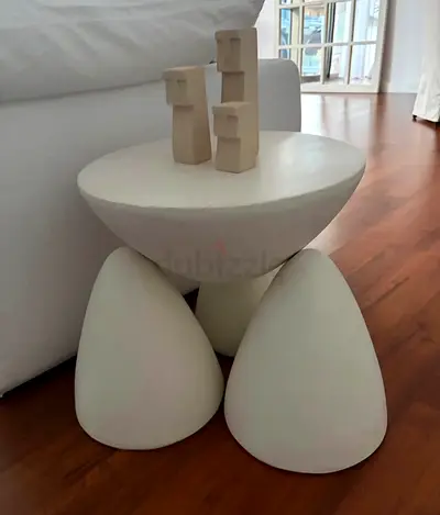 2 stunning side tables made of stone