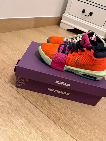 Nike LeBron witness 8 basketball shoe