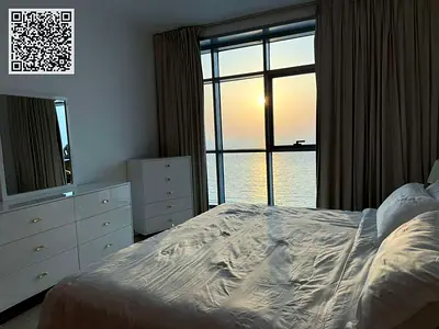 شقة فاخرة مؤثثة بالكامل 3 غرف نوم للإيجار في برج ريزيدنسز كورنيش عجمان 4 – خيارات شهرية وسنوية