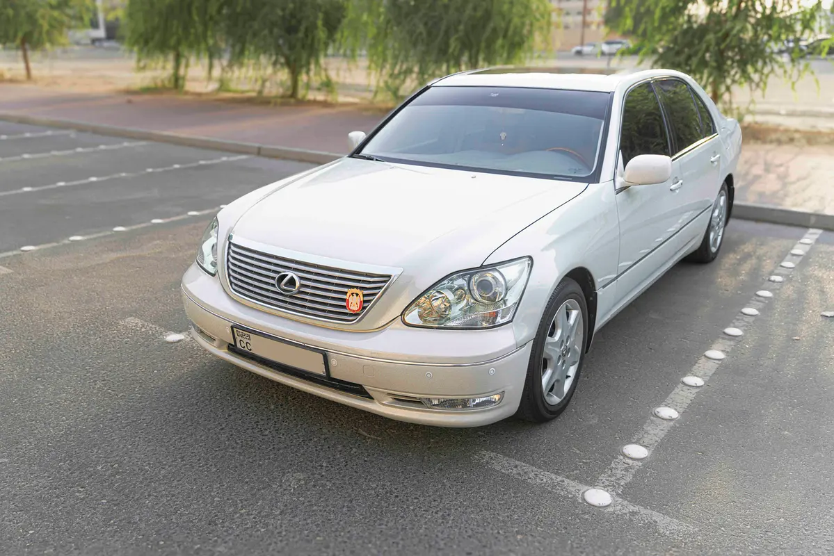 Lexus LS-Series 2004 — photo 1 of 16