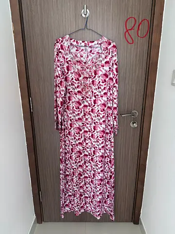 Long floral Mukhawara / dress - size 80, pink and white