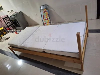 سرير للبيع