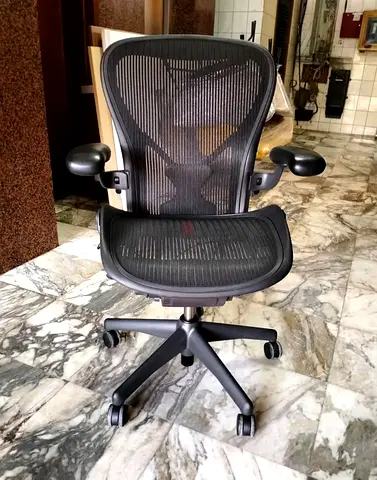 Herman Miller Aeron premium office chair size B