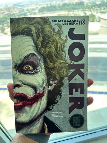 Joker (Graphic Novel) by Brian Azzarello  Lee Bermejo - DC Deluxe Edition