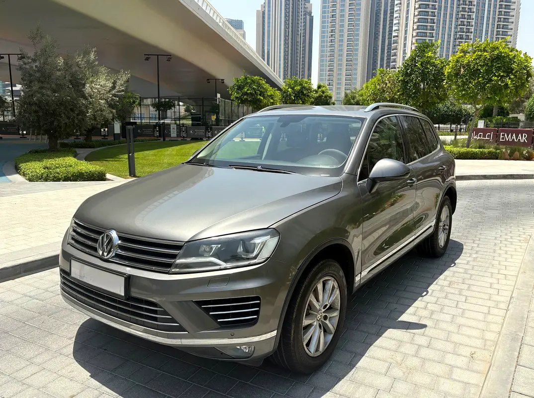 Volkswagen Touareg 2015 — photo 1 of 12