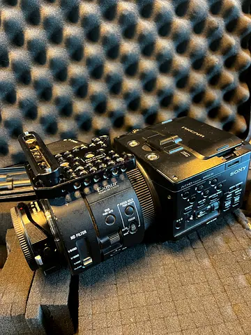 Sony NEX-FS700 Cinema Camera Kit + Metabones Speed Booster + Hard Case