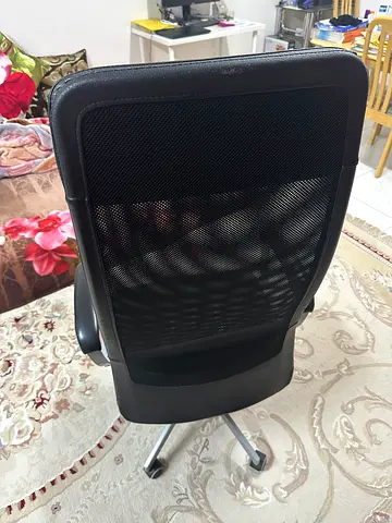 Semi-new desk chair good condition Black Mesh Office Chair with Armrests