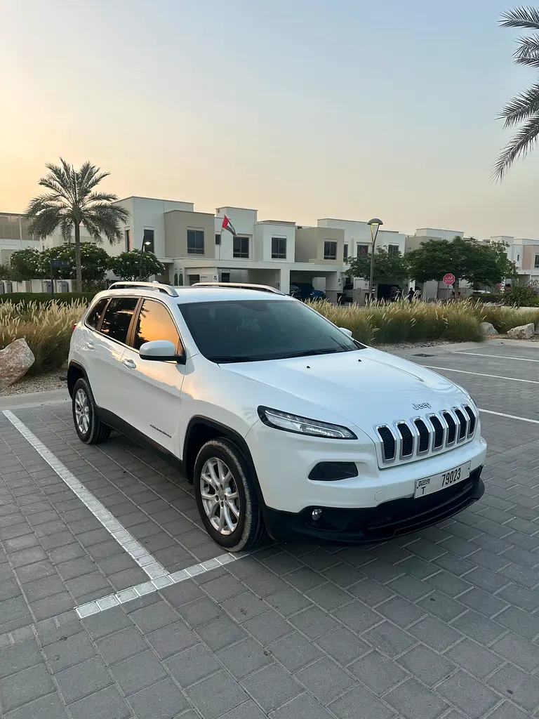 Jeep Cherokee 2016 — photo 1 of 9
