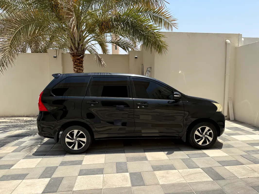 Toyota Avanza 2017 — photo 1 of 6