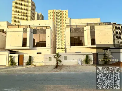فيلا مكونة من طابقين + روف غرف نوم ماستر مزودة بخزائن ملابس مدمجة غرفة معيشة وغرفة طعام بتوزيع عملي صالة واسعة جداً مسبح كبير