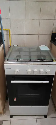 Used  gas cooker with oven - good working condition