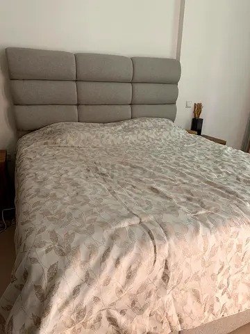 Elegant Beige King Size Storage Bed with Hydraulic Lift