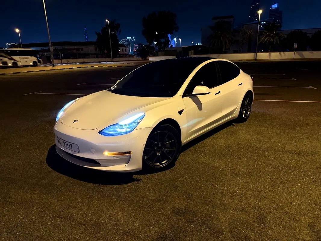 Tesla Model 3 2022 — photo 1 of 17