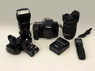 Complete Canon 7D DSLR Enthusiast Kit — Lens, Flash, Bag  Extras!