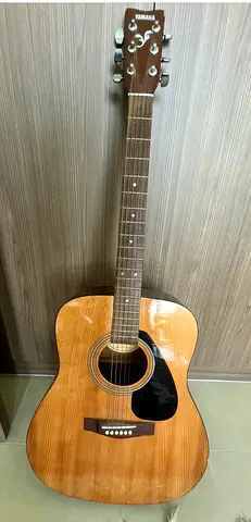 Acoustic Guitar yamaha310