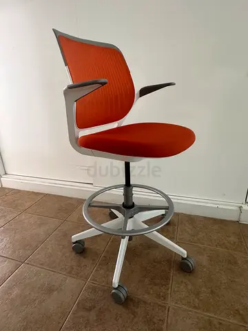 Orange ergonomic office chair on wheels - good conditions