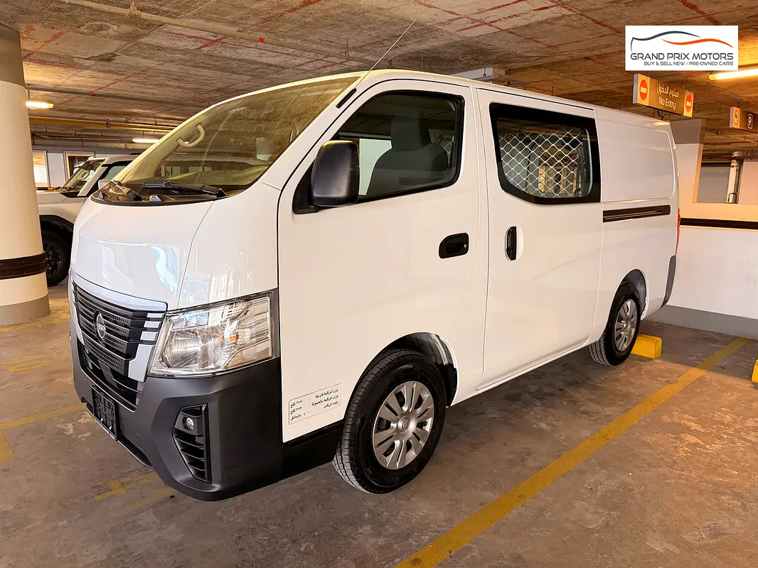 Nissan Urvan 2023 — photo 1 of 16