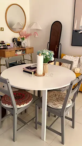 White round table with 4 chairs for sell.