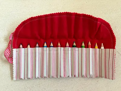 Pencil Roll Carry Case with 12 Coloured Pencils BRAND NEW
